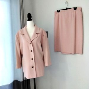 Ladies 2 piece skirt suit
